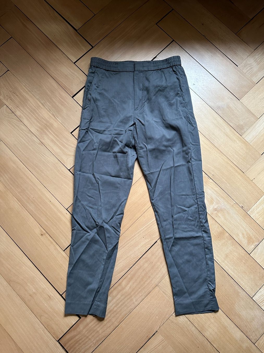 Cos Hosen: COS - Wollhose grau leicht 50 – Gebraucht aus Zürich von Diazaio
