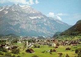 ENNENDA Blick über Glarus auf den Wiggis