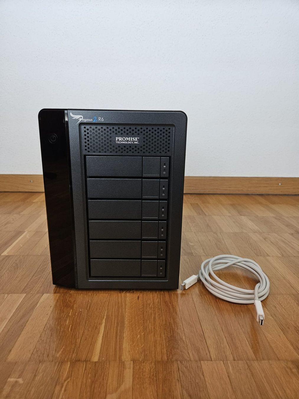 Dischi rigidi: Promise Pegasus2 R6 RAID System mit 6 x 3 TB HDDs – Usato da Wettingen venduto da Al3x_P