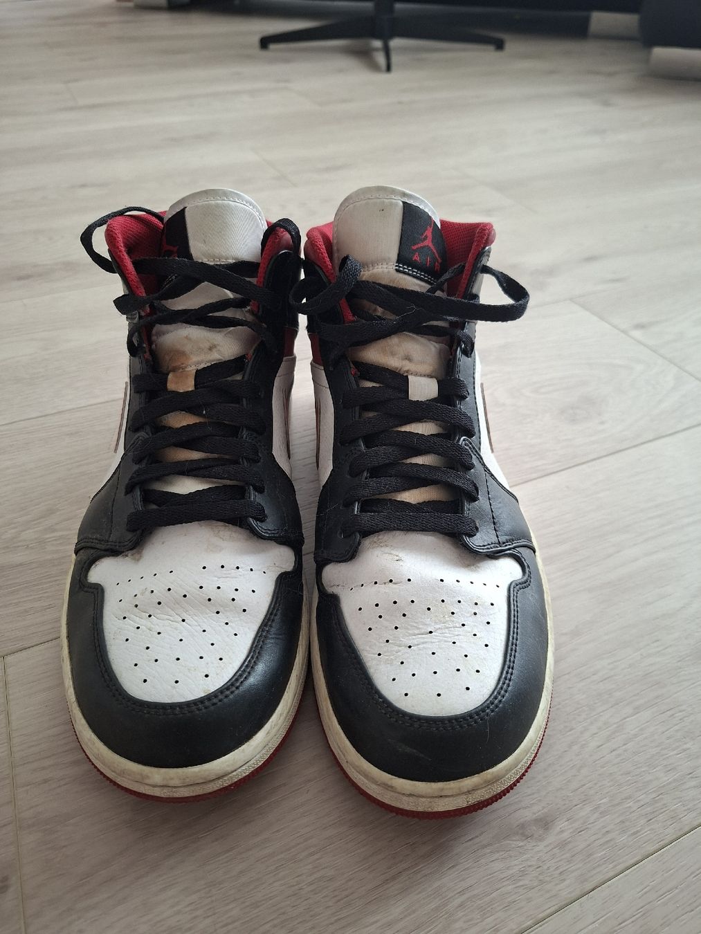 Jordan Chaussures hommes: Jordan 1 mid rosso nero  – D'occasion à Solduno par tan_15 1