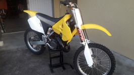 Schöne Suzuki RM 1999 zu Verkaufen