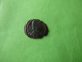uralte Bronzemünze  15 mm     1.54 g