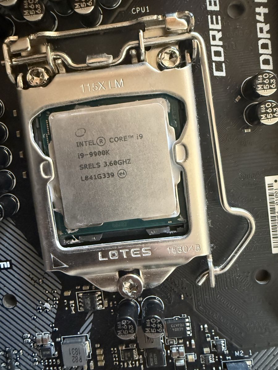 Intel Elektronikbauteile: Intel i9-9900K  – Gebraucht aus Nidau von slashiij