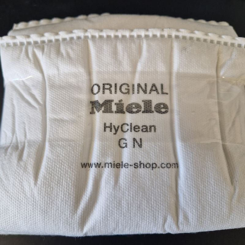 Miele Altro per la casa: MIELE HyClean 8x Staubsaugersäcke + 4 Filter – Usato da Muhen venduto da Restwert_Muhen 2