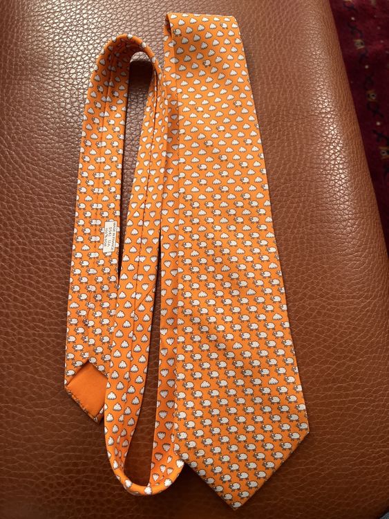 Cravate HERMÈS En Soie Orange - Motif Cheval Et Origami - Comme Neuve, Occasion Du Japon