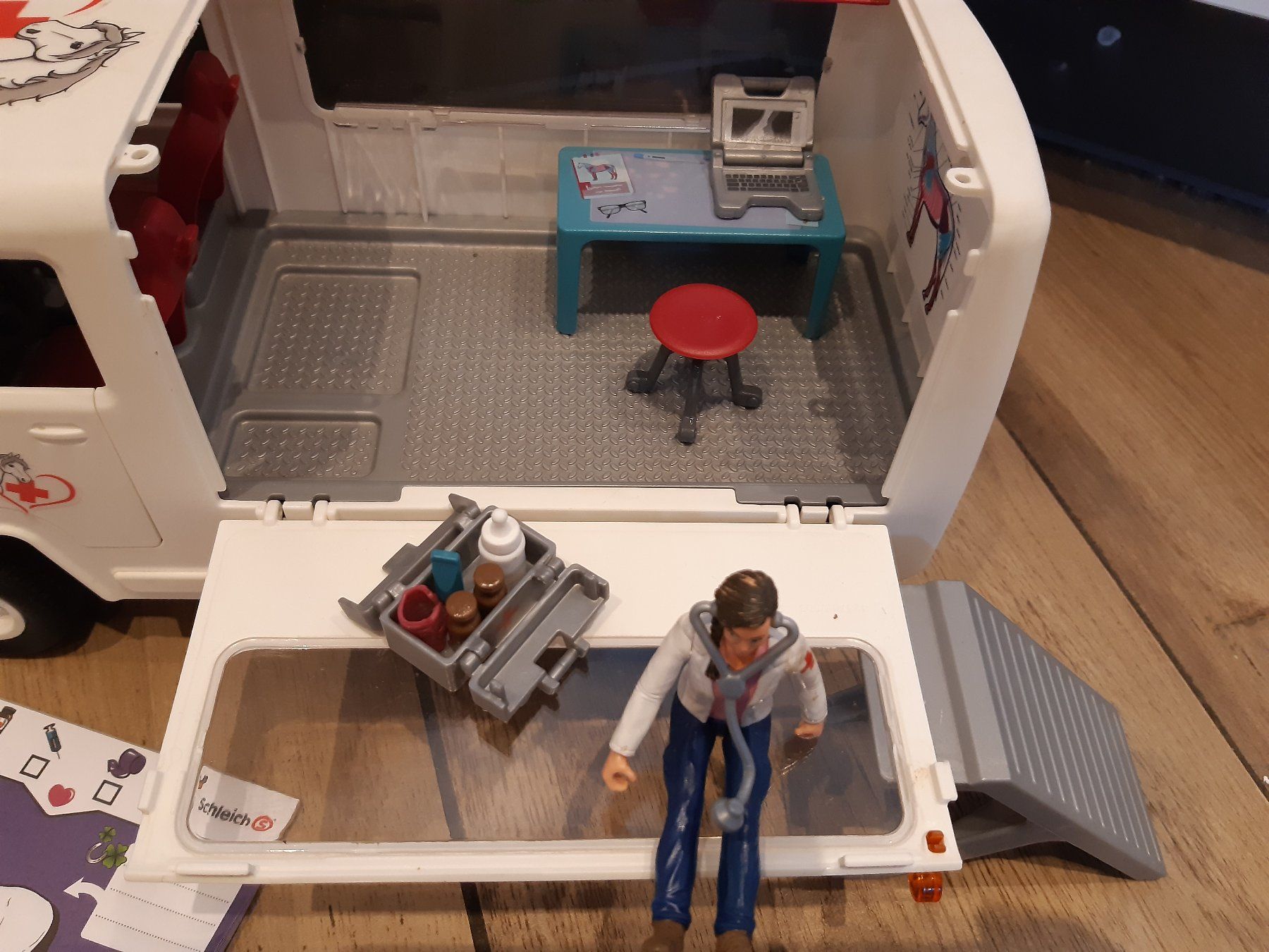Schleich Spielzeuge: Schleich Krankentransporter – Gebraucht aus Waldkirch von Parry01 1