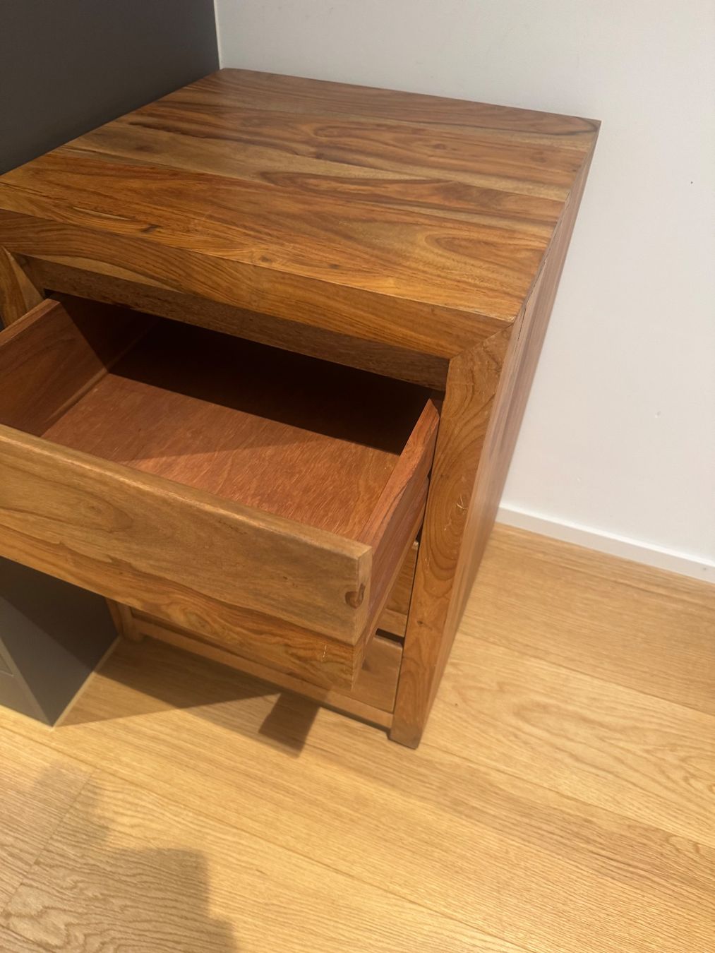 Commodes: Rosenholz Kommode, guter Zustand – D'occasion à Mönchaltorf par Mana123 1