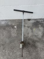 Altes mechanisches Hand-Rangiergerät bzw. Wagenheber