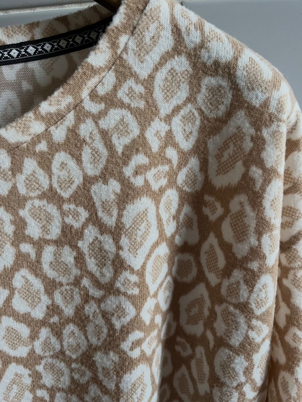 Lotti di vestiti: Set: 4 verschiedene Shirt/Pullover, gemustert, Grösse: M-L – Usato da Adliswil venduto da eri.40 2
