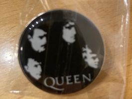 Queen Pin Anstecker Punk Metal Rock Band