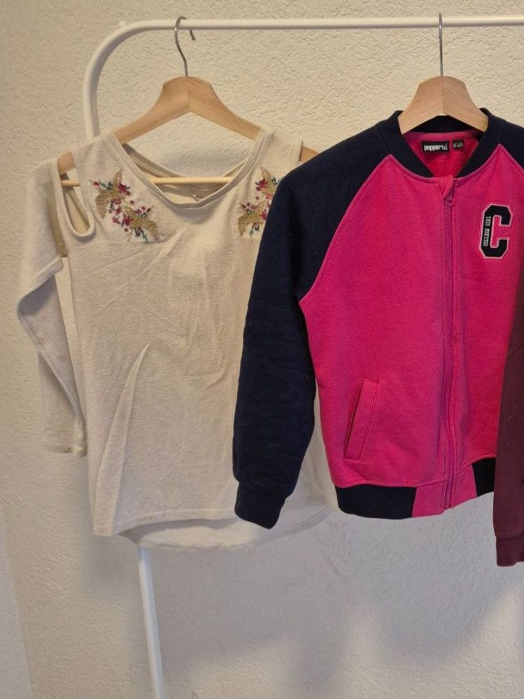 Lotti & Set di vestiti: Kleiderpaket, 8 Pullis, Mädchen 11-12 Jr. – Usato da Rieden AG venduto da Lapca 2