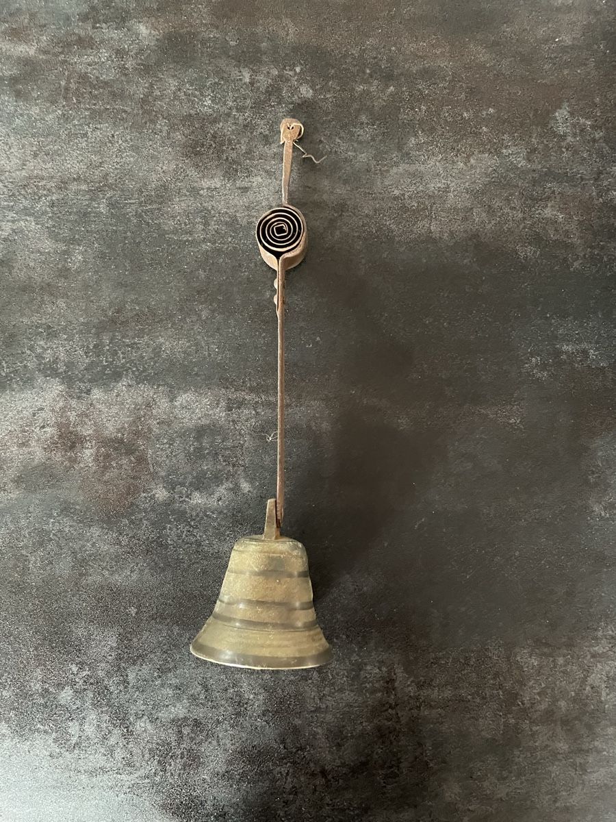 Campanacci mucche: Ancienne Cloche Murale Sonnette de Ferme – Usato da Vallamand venduto da Bricbracbroc82 2