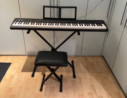 NEUES E-PIANO GO 88