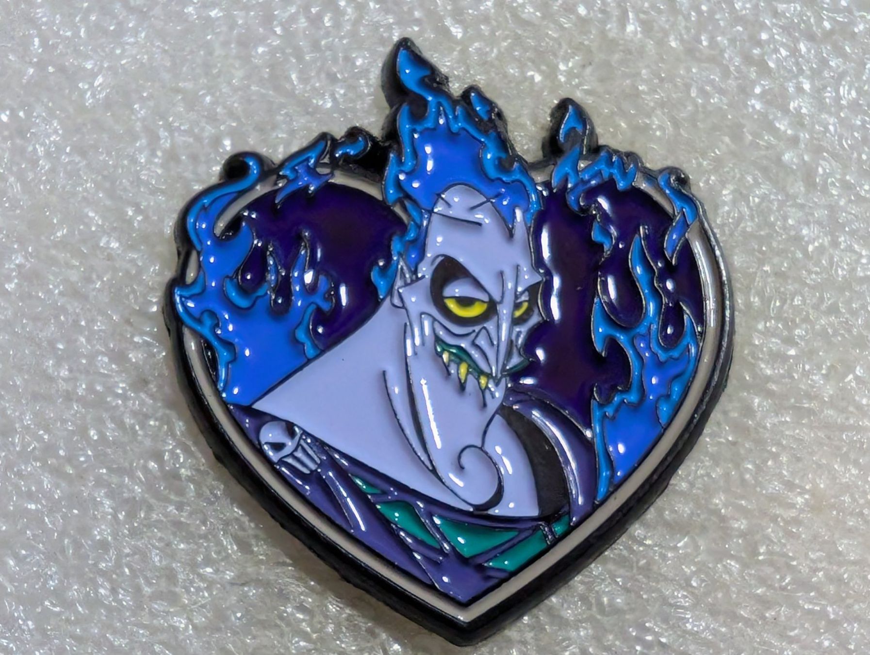 Plaketten & Abzeichen: Ansteckbutton 240: Disney – Gebraucht aus Oppligen von Pin-Fall-Shop