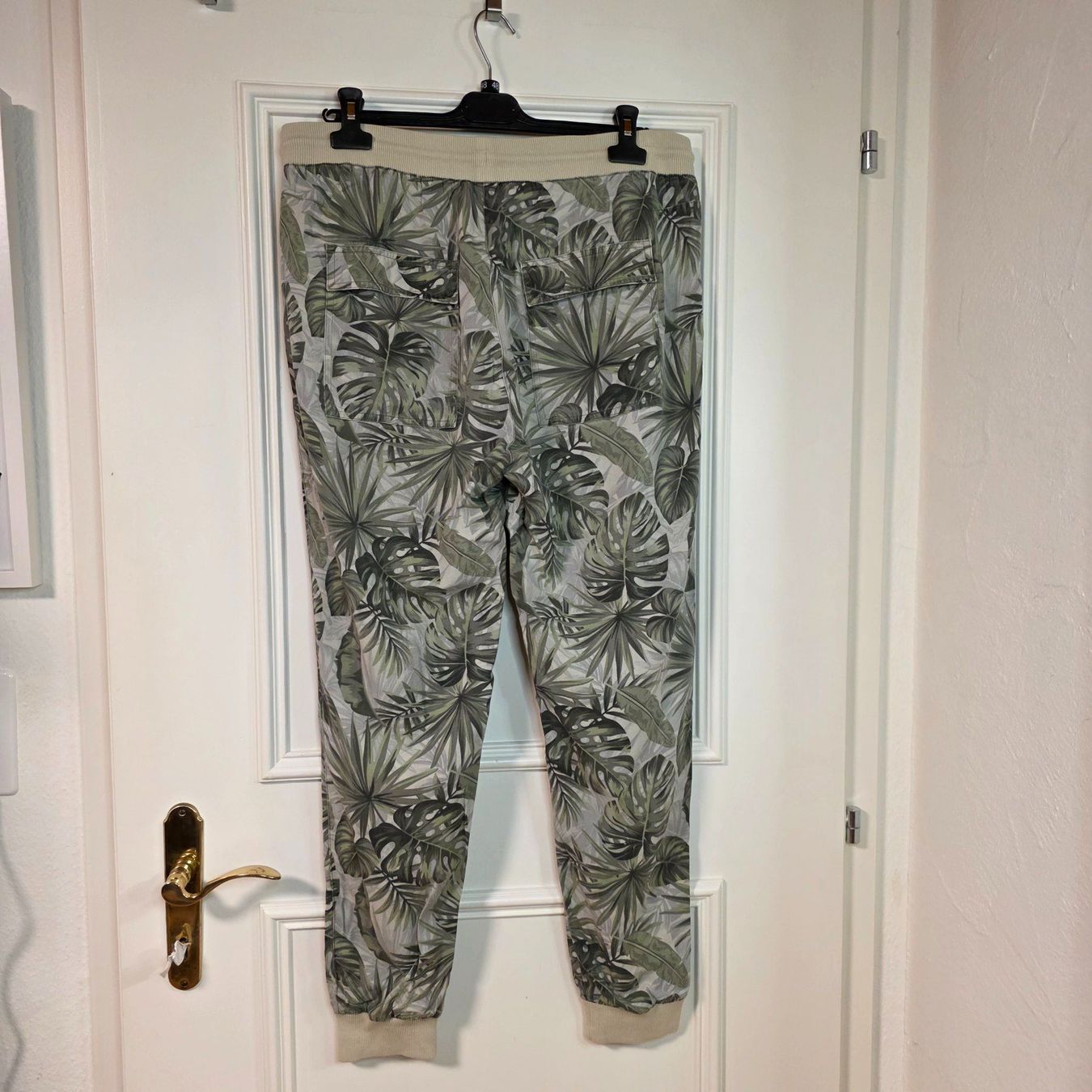 Pantaloni: Laura Forelli Hose mit Blätterprint M/L – Usato da Wald ZH venduto da CapLux 6