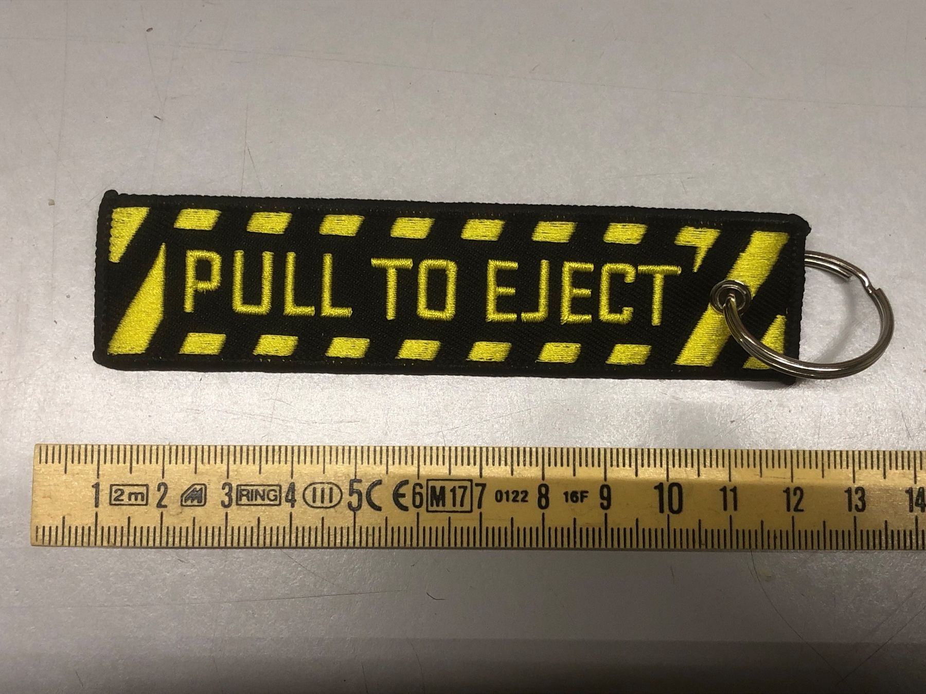 Schweizer Armee Placchette & Badge: PULL TO EJECT Armee  Pilot Kampfjet Luftwaffe Schleudersitz – Nuovo (secondo la descrizione) da Madiswil venduto da TEMISO 1