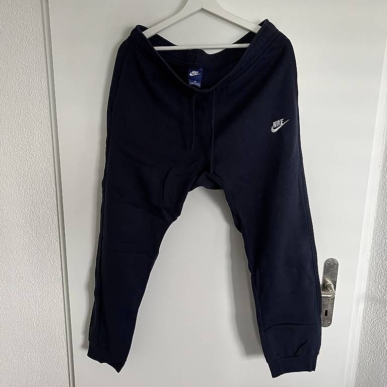 Pantaloni: Dunkelblaue/Marine Nike Trainerhose, Grösse L – Usato da Neerach venduto da twerner1