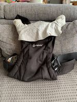 Porte-bébé Ergobaby Embrace + accessoires
