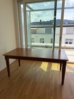 Essgruppe aus massivem Kirschholz – Tisch und 4 Stühle