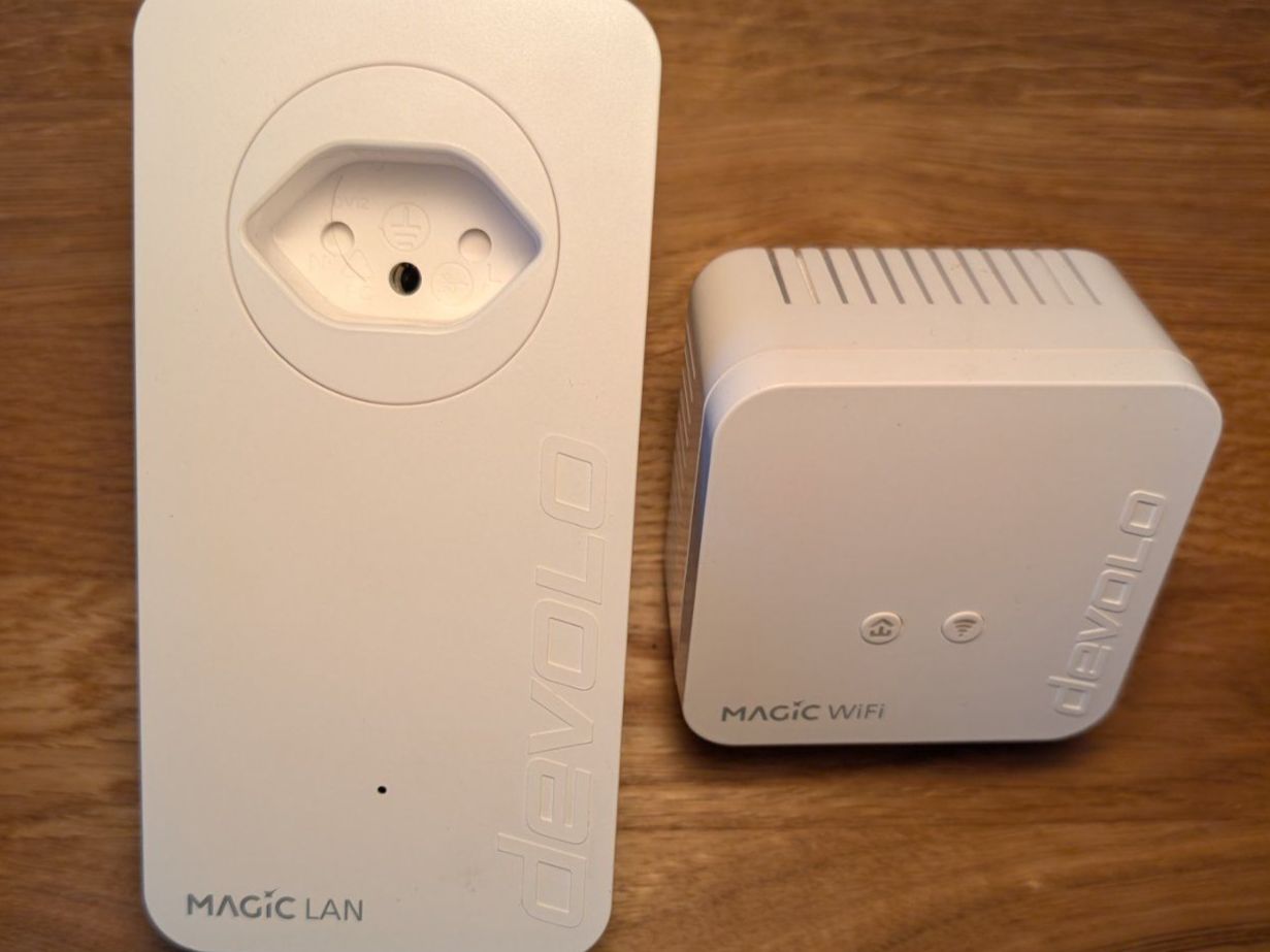 Devolo Unità & Adattatore: devolo Magic 1 WiFi Starter Kit G.hn Powerline, 1200 mps – Usato da Kilchberg ZH venduto da mwitkow