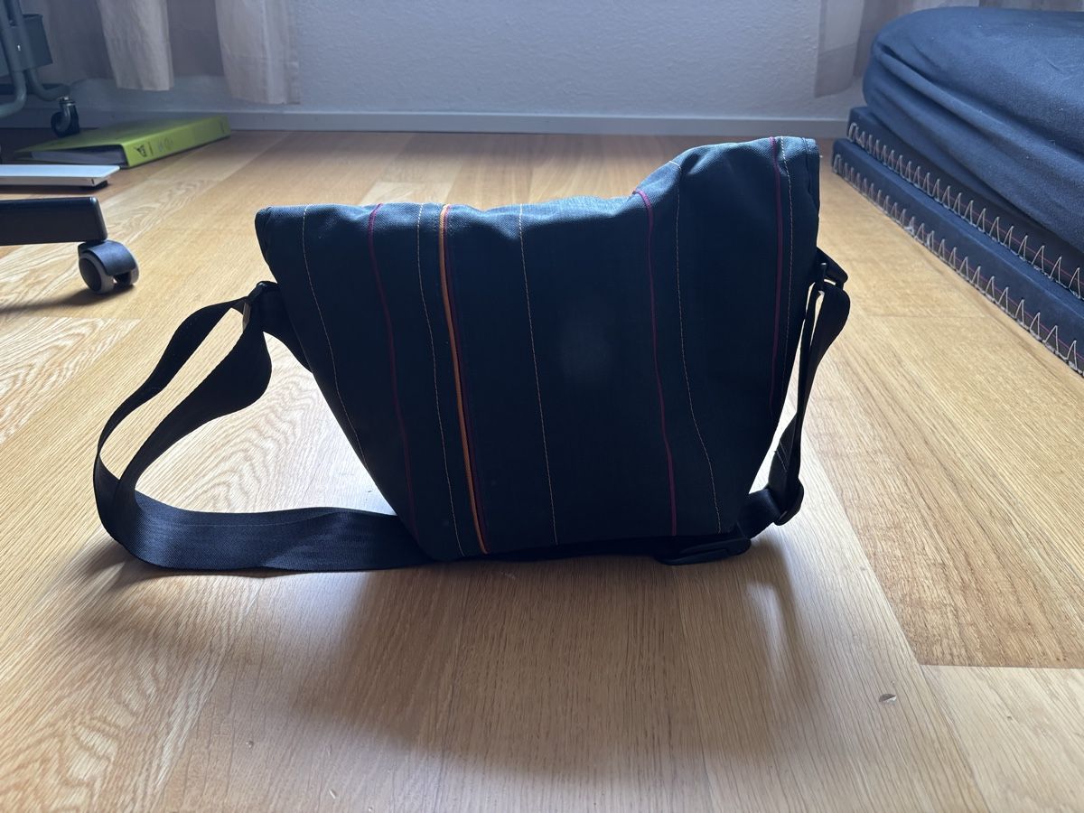 Crumpler Taschen: Crumpler Messenger Boy Stripes 4000 – Gebraucht aus Luzern von Macro7 1
