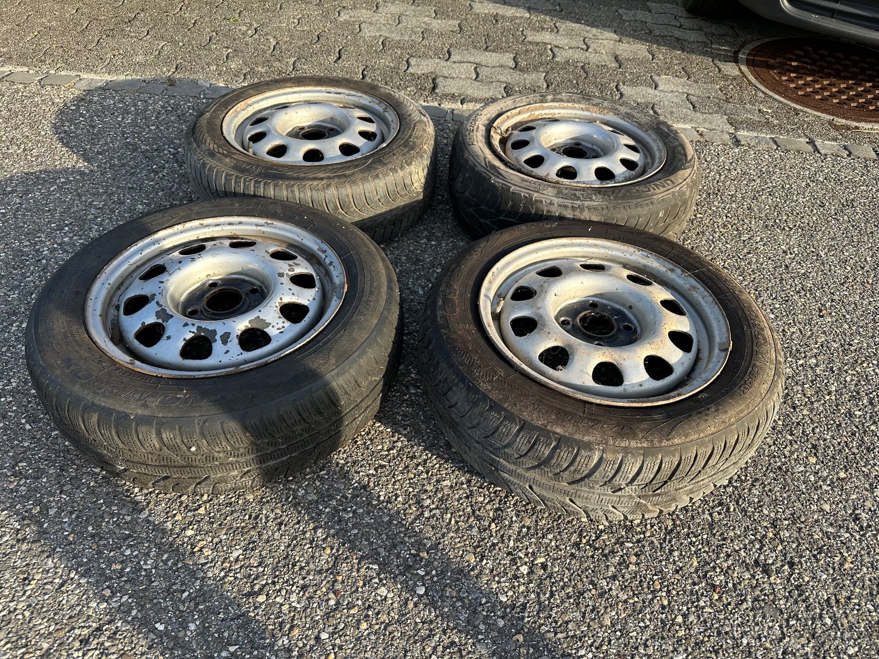 Volkswagen Pneus & Kompletträder: Golf 3 Stahlfelgen 4x100 – Gebraucht aus Glashütten von uel_m59p 1