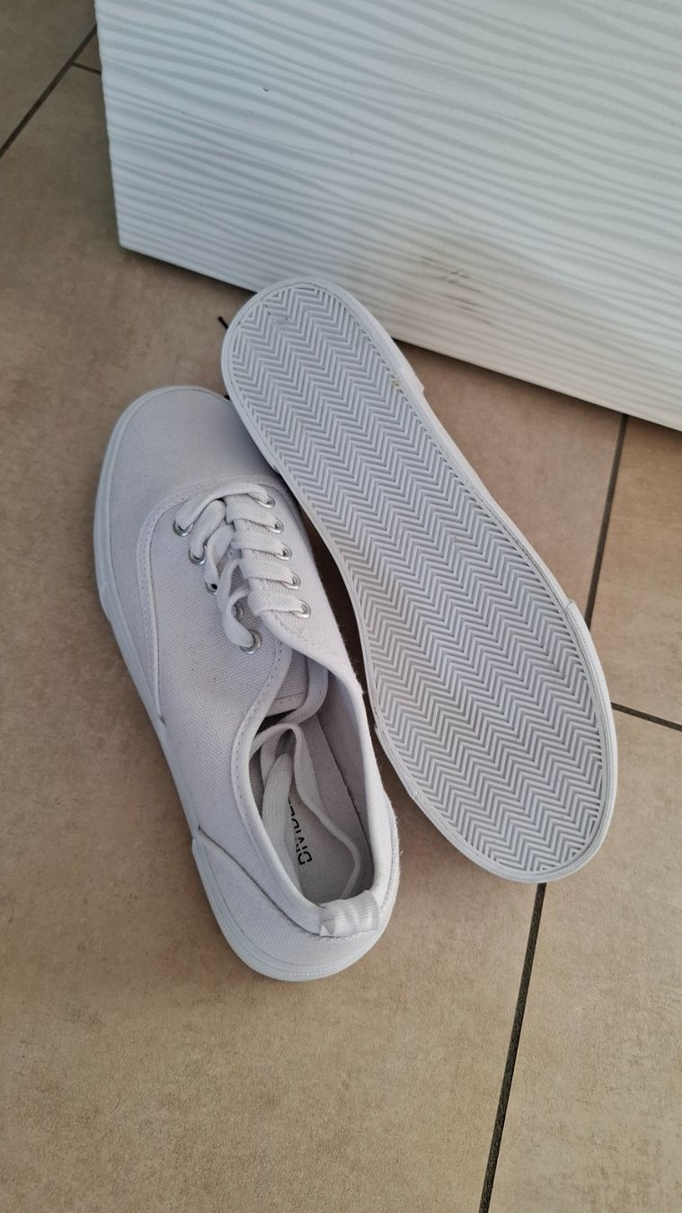 Scarpe da donna: Mode Sneaker - Grösse 39 – Nuovo (secondo la descrizione) da Rickenbach b. Wil venduto da VeryLovelyThings 4
