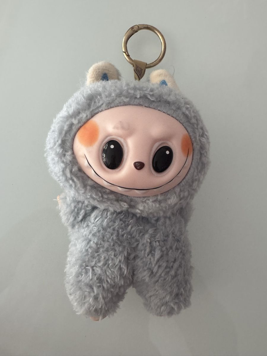 Spielzeuge: POP MART Labubu THE MONSTER  – Gebraucht aus chur von merygori