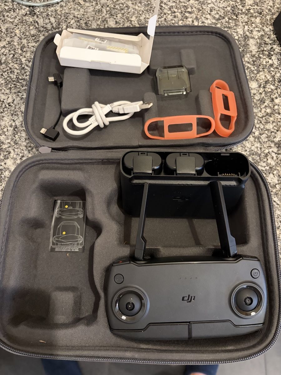 Componenti elettronici: DJI Mavic Drone Carrying Case + Accessories Bundle – Usato da Genève venduto da mll_q2wl 1