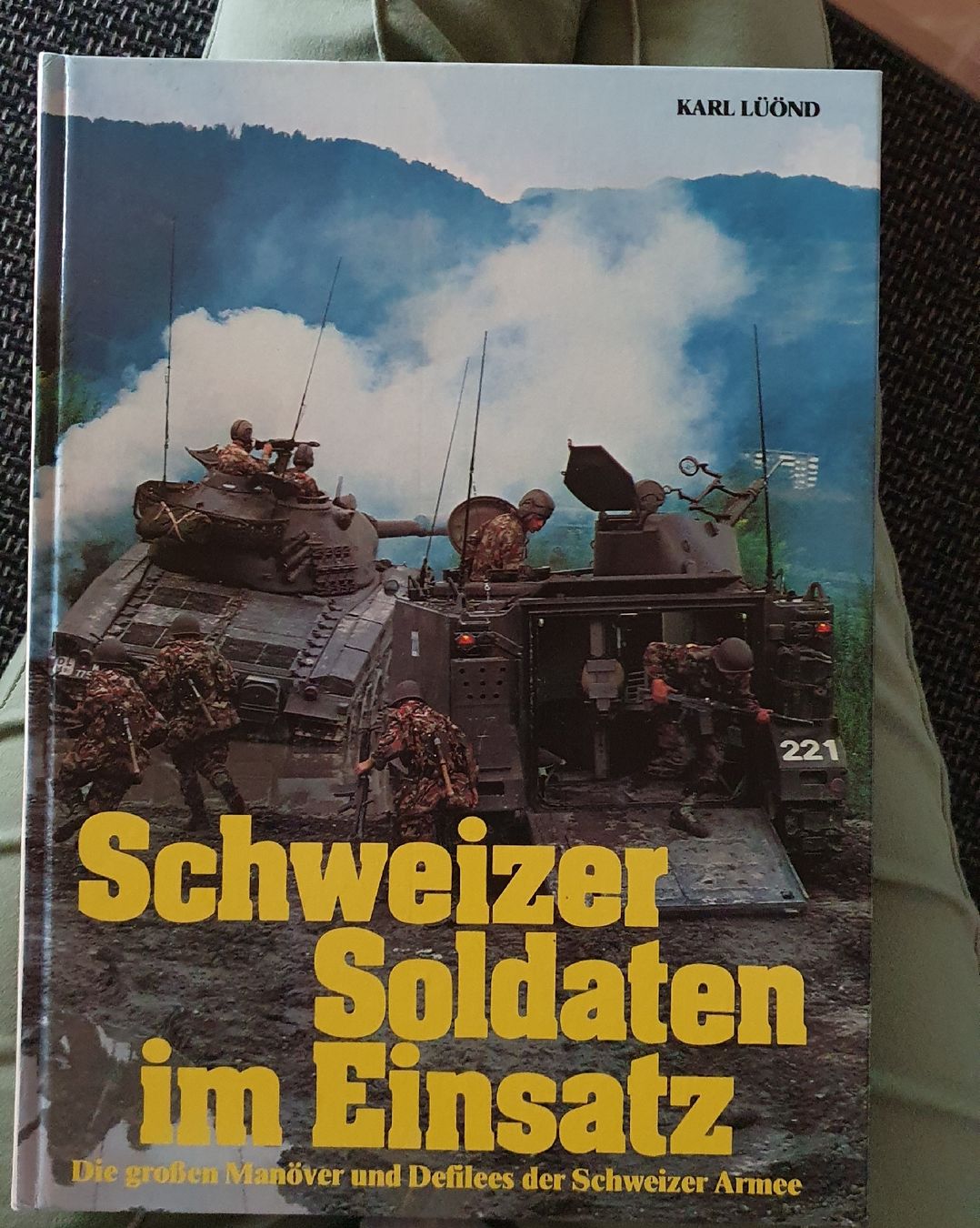 Libri: Buch- Schweizer Soldaten im Einsatz – Usato da Gossau SG venduto da ush_db7j