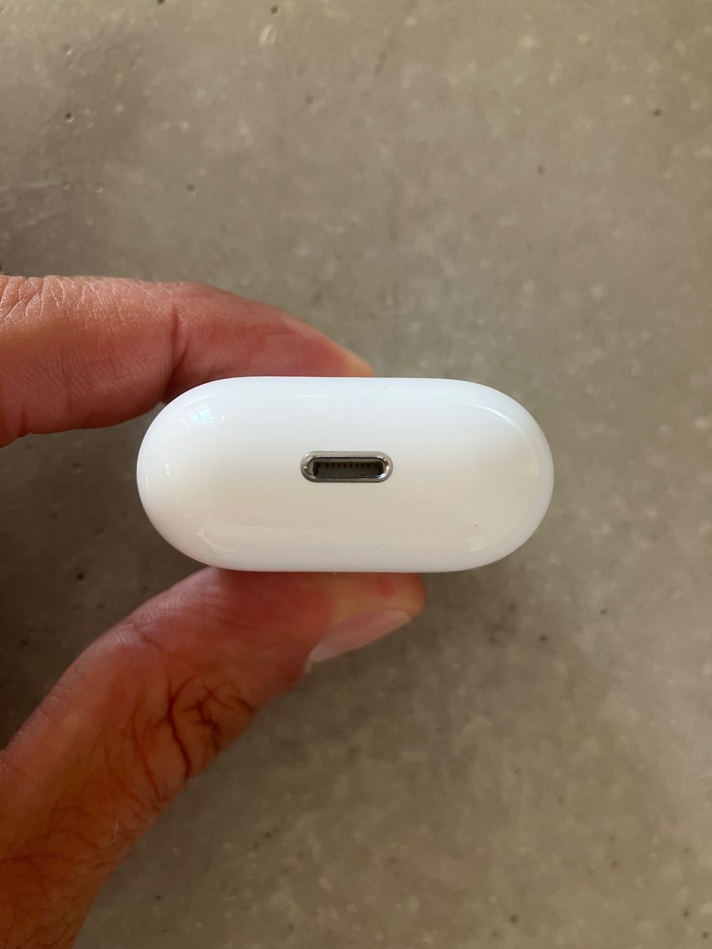Apple Cuffie: APPLE AIRPODS Case – Usato da Lausanne venduto da mr.v 7