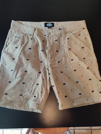 Dickies Shorts - Beige with Buffalo & Horseshoe Print size L