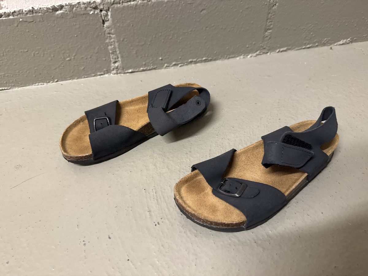 Chaussures garçon: Kinder Sandalen Grösse 32 – D'occasion à Zürich par zd_1965 1