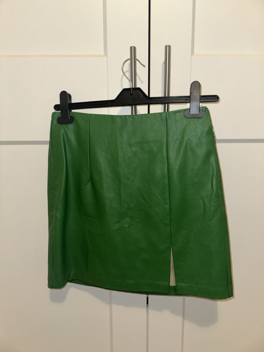 Stradivarius Röcke: Leder mini Rock – Neu und originalverpackt aus Merenschwand von stefaniia.10