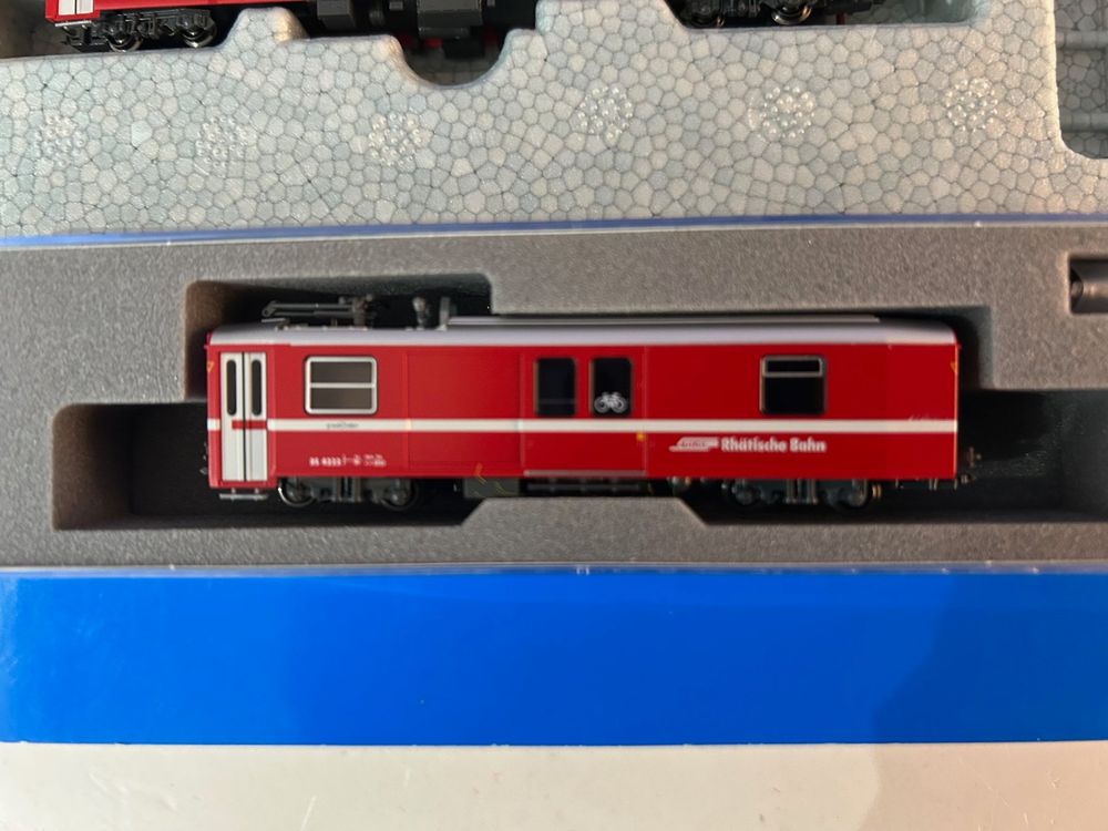 Kato Kompl. RhB Zug Kroki, 4 x EWI Wagen und 1 x Gepäckwagen (Neu und ...