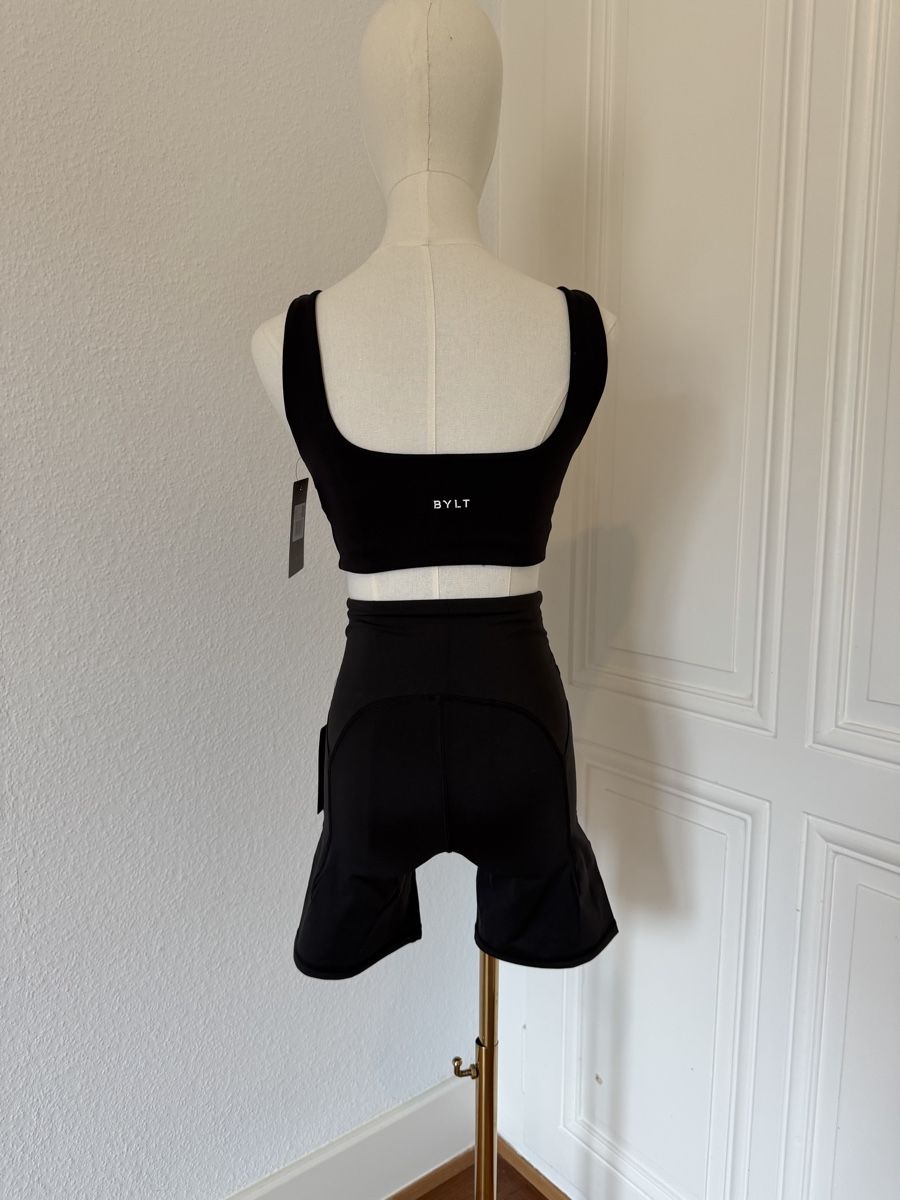 Pantaloni: BYLT Premium Basics Set - Shorts & Bra - Black, Size S! – Nuovo (secondo la descrizione) da Mies venduto da Nib2011 1