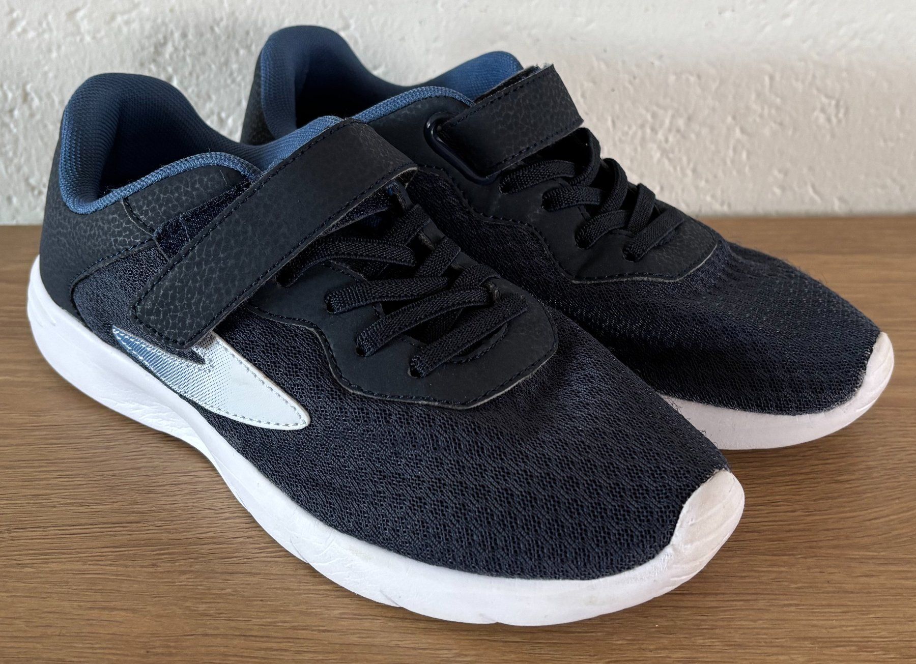 Schuhe für Jungen: Turnschuhe Grösse 37 – Gebraucht aus Zürich von IlkaK 1