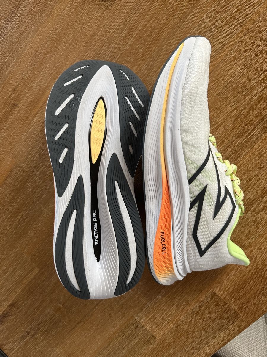 New Balance Scarpe da donna: New Balance FuelCell SuperComp Trainer v2 Gr. 40 – Nuovo (secondo la descrizione) da Langnau i.E. venduto da JUFST 2