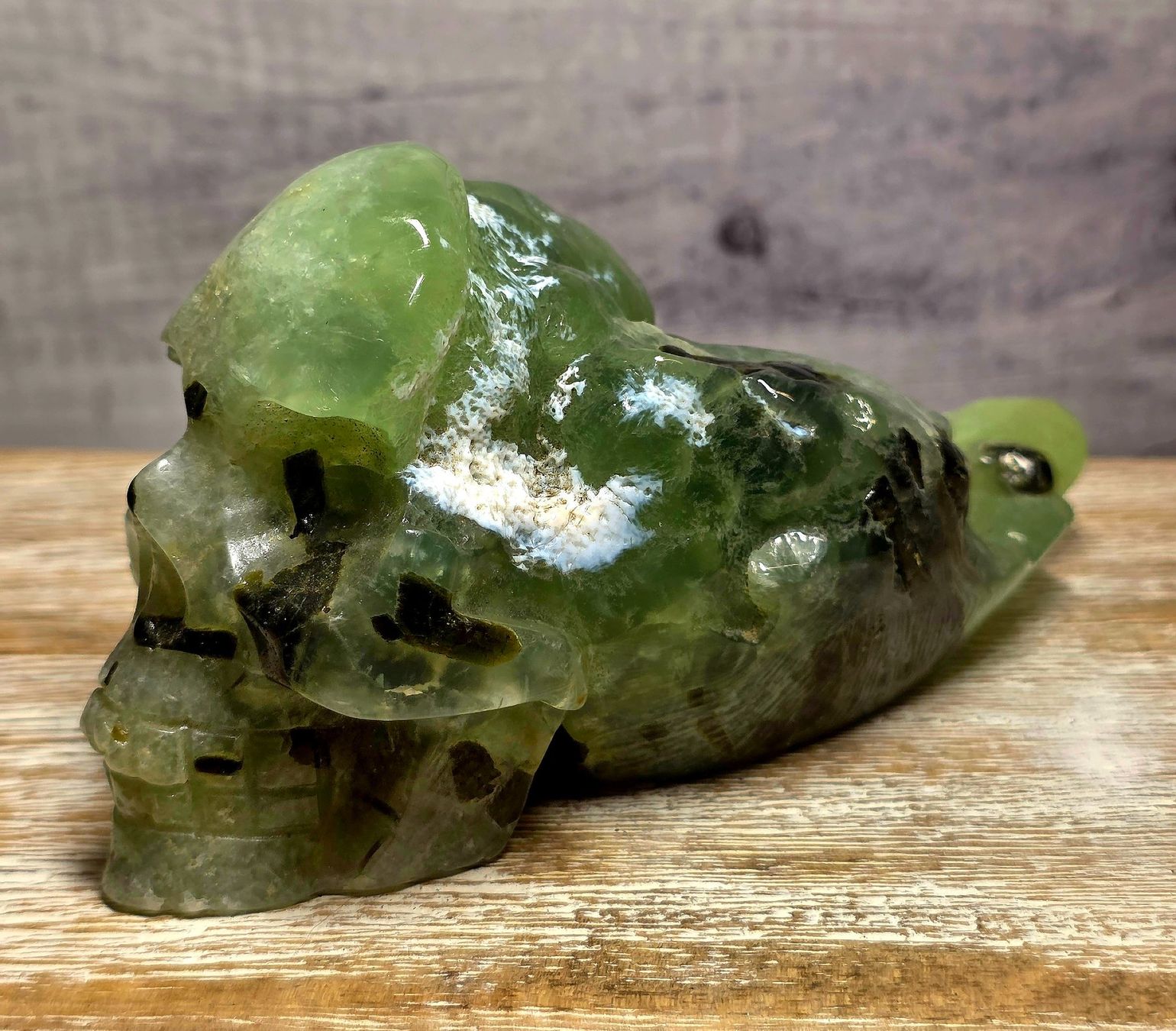 Minerali & Pietre curative: Prehnit Schädel 683g – Nuovo e nell'imballaggio originale da Matzingen venduto da Shay_Crystalz 1