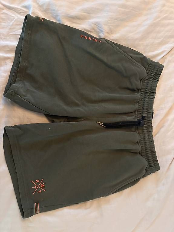 Pantalons: Shorts Watts – D'occasion à Val-d'Illiez par bap_l6fg 1