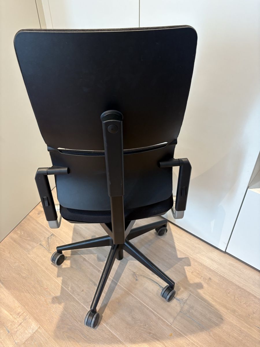 Steelcase Sedie: Ergonomischer Bürostuhl Steelcase schwarz – Usato da Zuzwil SG venduto da meanmachine 2