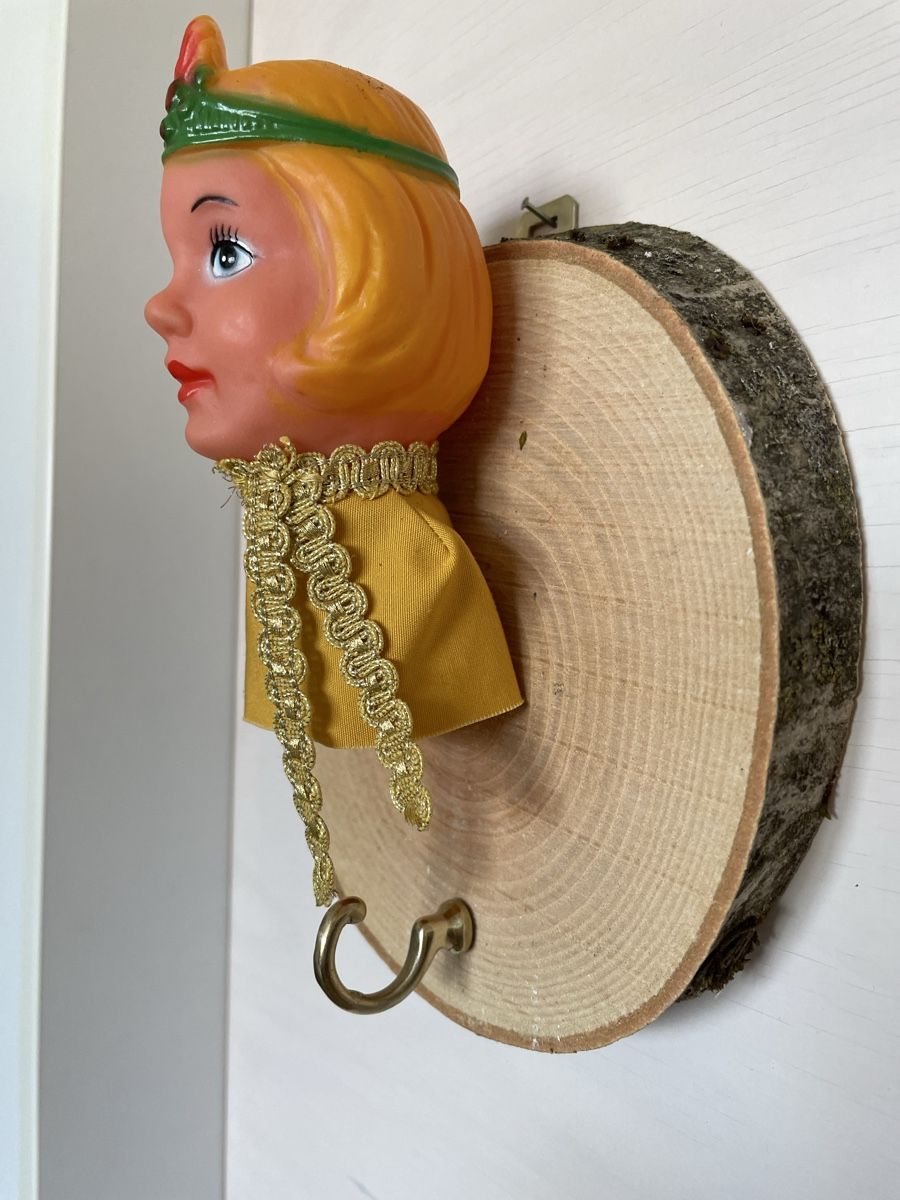 Guardaroba: Garderobe mit Kasperli Figur – Usato da Zürich venduto da Refereefair 1