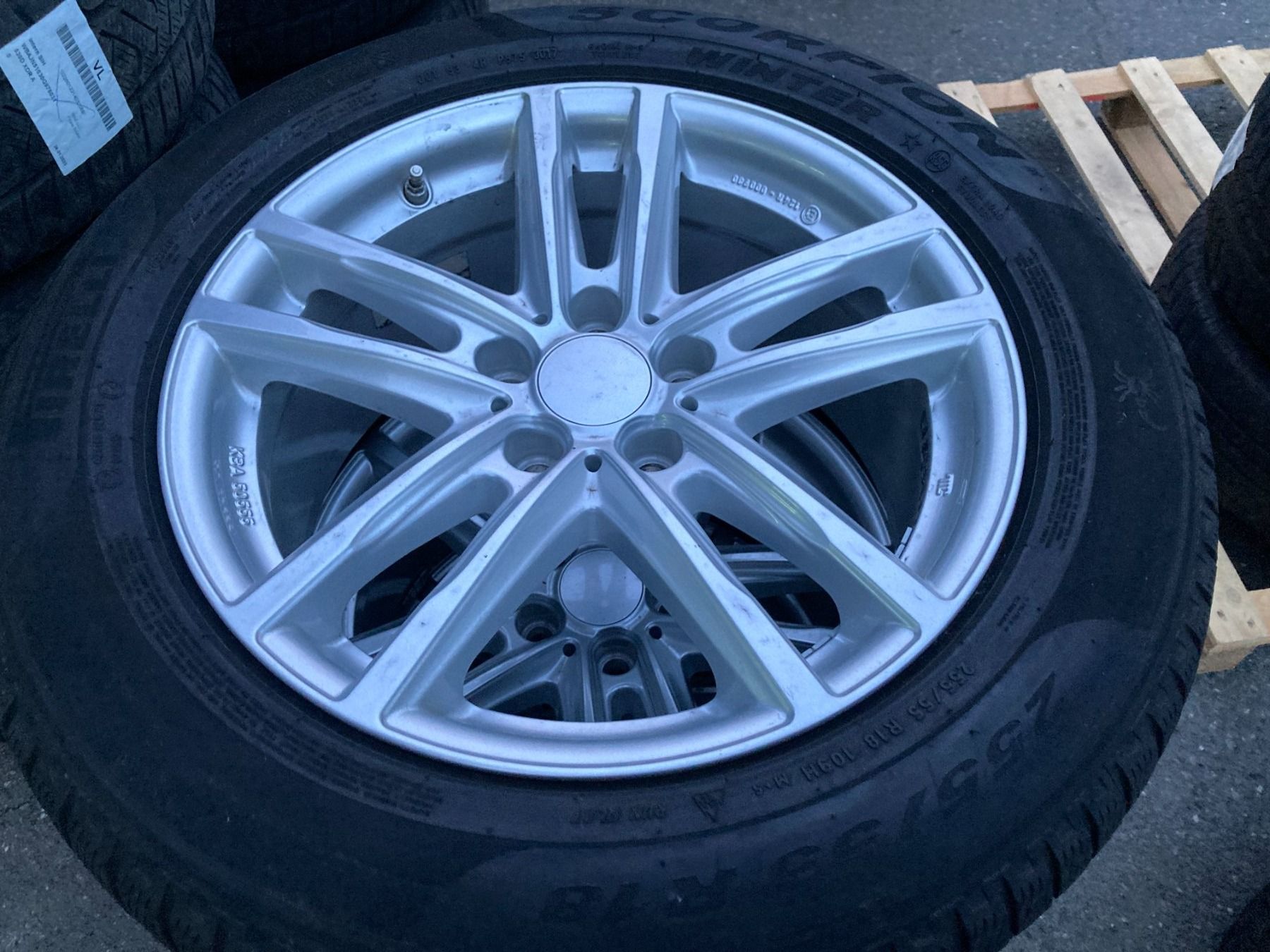 BMW Pneumatici & Ruote complete: BMW X5 Winterräder 255/55R18 – Usato da Cham venduto da WB2223 1