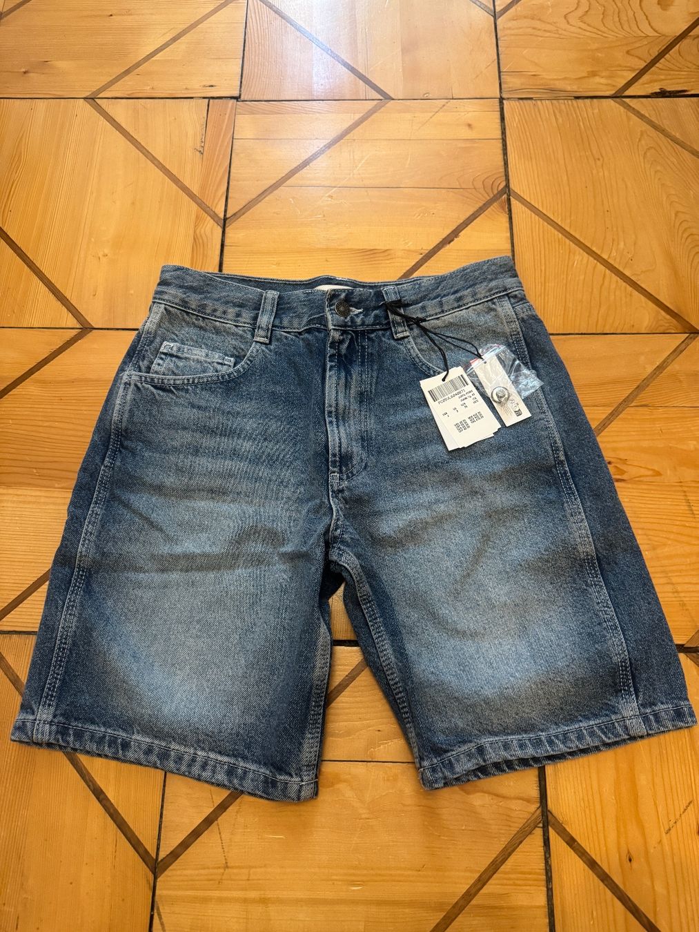 Hosen: Subdued Shorts – Neu (gemäss Beschreibung) aus Zürich von catemiranda