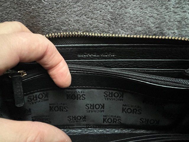 Michael Kors Portamonete: Michael Kors Portemonnaie, Schwarz – Usato da Gossau Sg venduto da olles 2