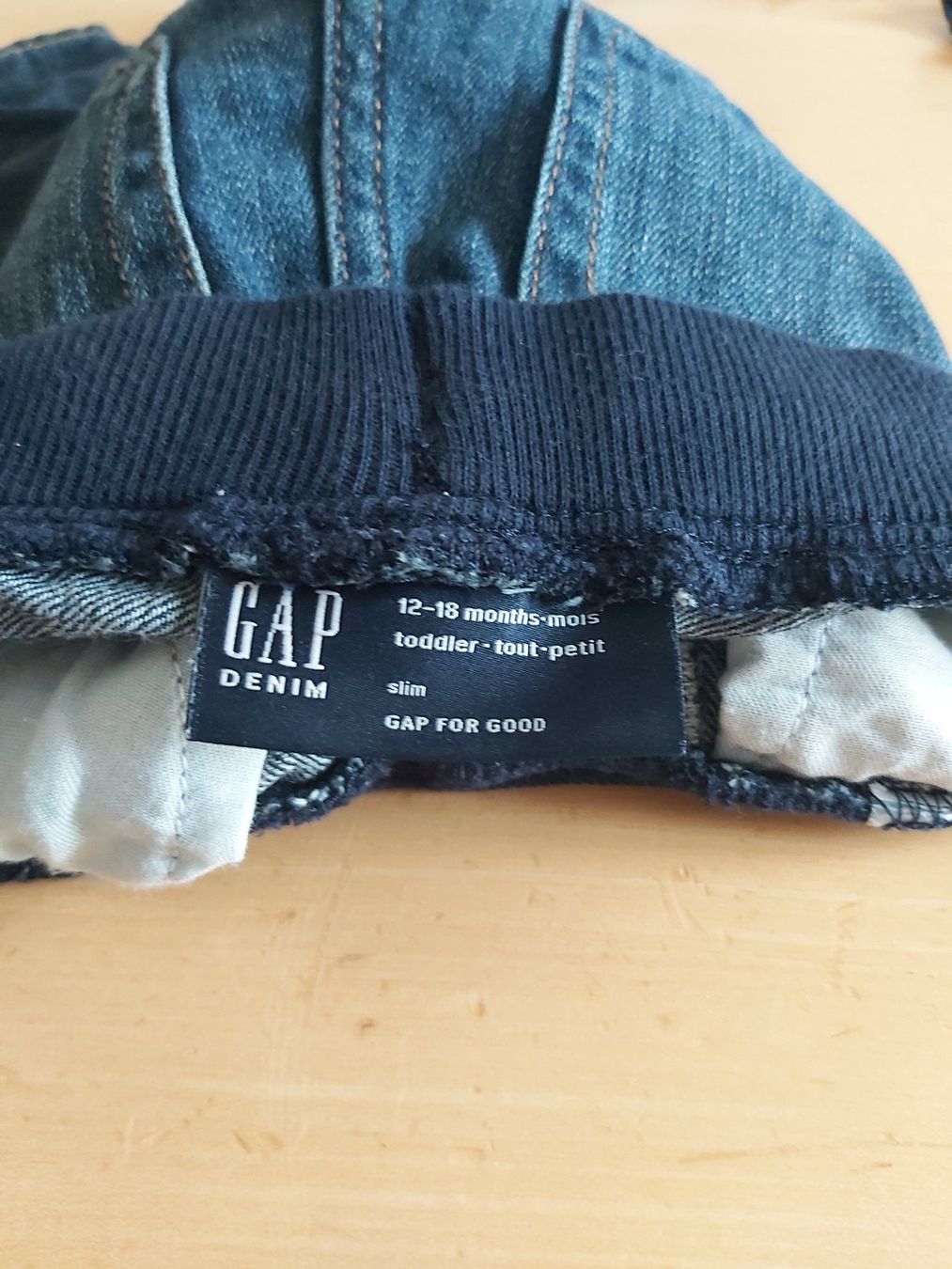 Gap Kleiderpakete & -sets: Hosen, Pullover, T-shirt Gr.12-18 Monate – Gebraucht aus Disentis/Mustér von epa_862v 2