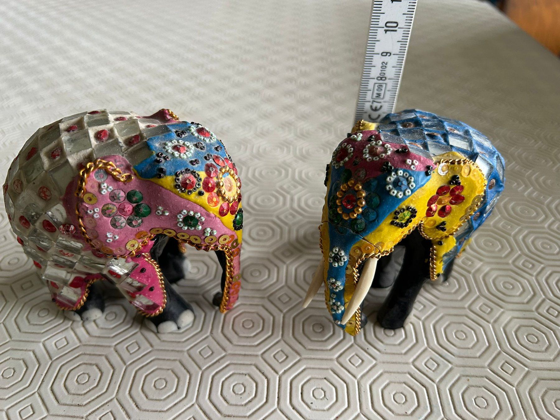 Statuette: 2 coloratissime statue elefante – Usato da Melano venduto da H-Sara 1