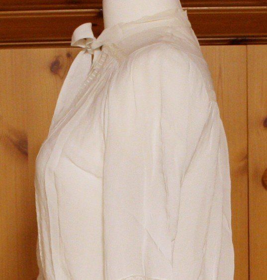 Camicette: Bluse mit Spitze und Masche weiss Gr. M – Usato da Flüelen venduto da Diversicum-Vintage 3