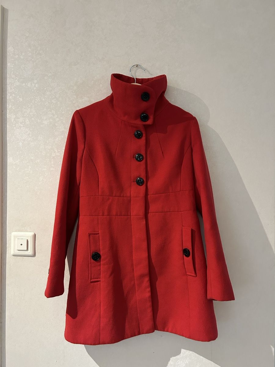 Cappotti: Stylish Red Winter Coat - Like New, Size Medium/38 – Usato da Zürich venduto da mer_pr7h 1