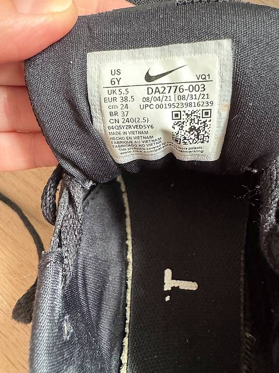 Scarpe da uomo: Sportschuhe Nike schwarz – Usato da Merenschwand venduto da np78 1